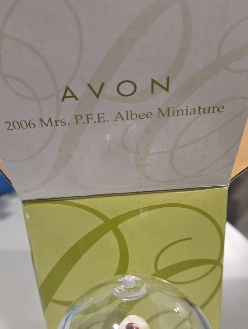 Vintage Avon 2006 Miniture Ceramic Dome Figurine NWOT - Picture 2 of 8